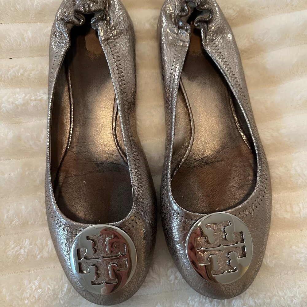Tory Burch Reva Ballet Flats in Metallic